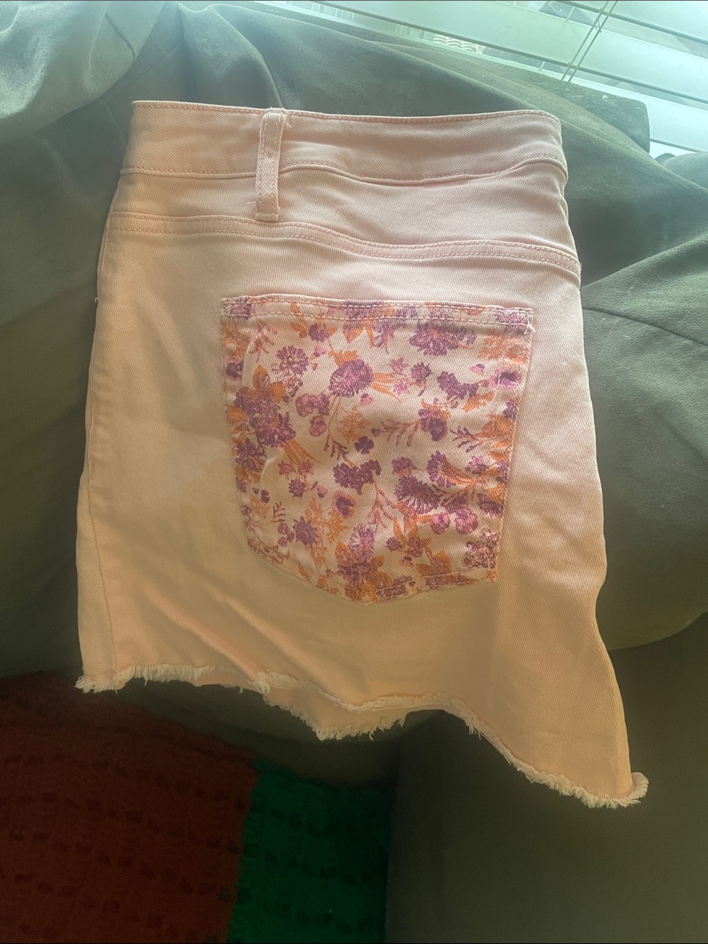 Pink Floral distressed boho women’s size 18 shorts - excellent condition